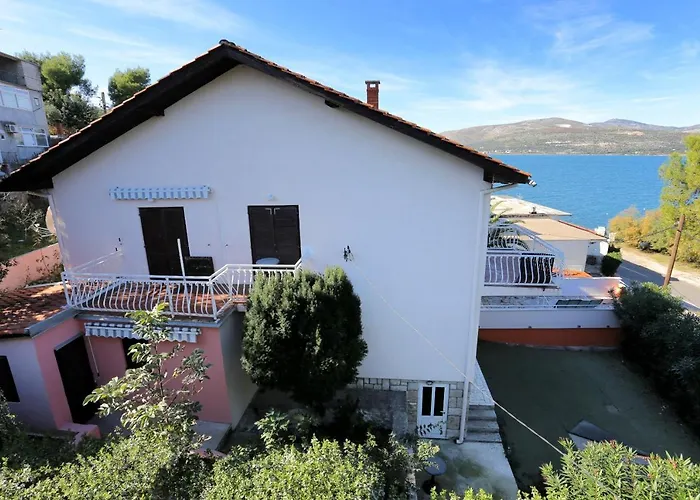 Arbanija 8651d Apartment